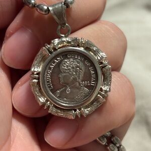 QUEEN OF HAWAII coin 1991 Silver Coin Pendant Necklace